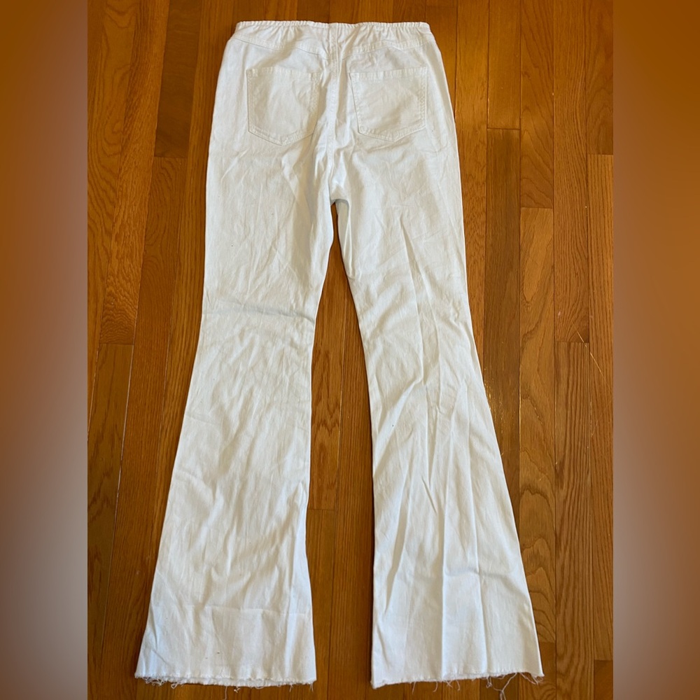 Good quality, no tears or stains (has elastic waistband)